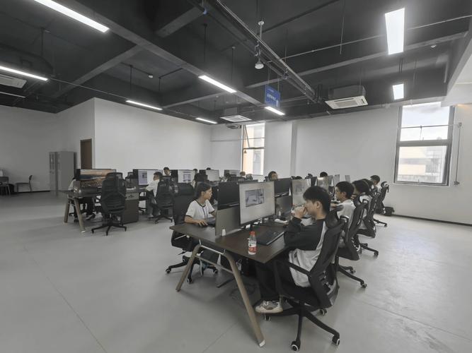 探访贵州大数据集团具身智能数据工厂,多图直击机器